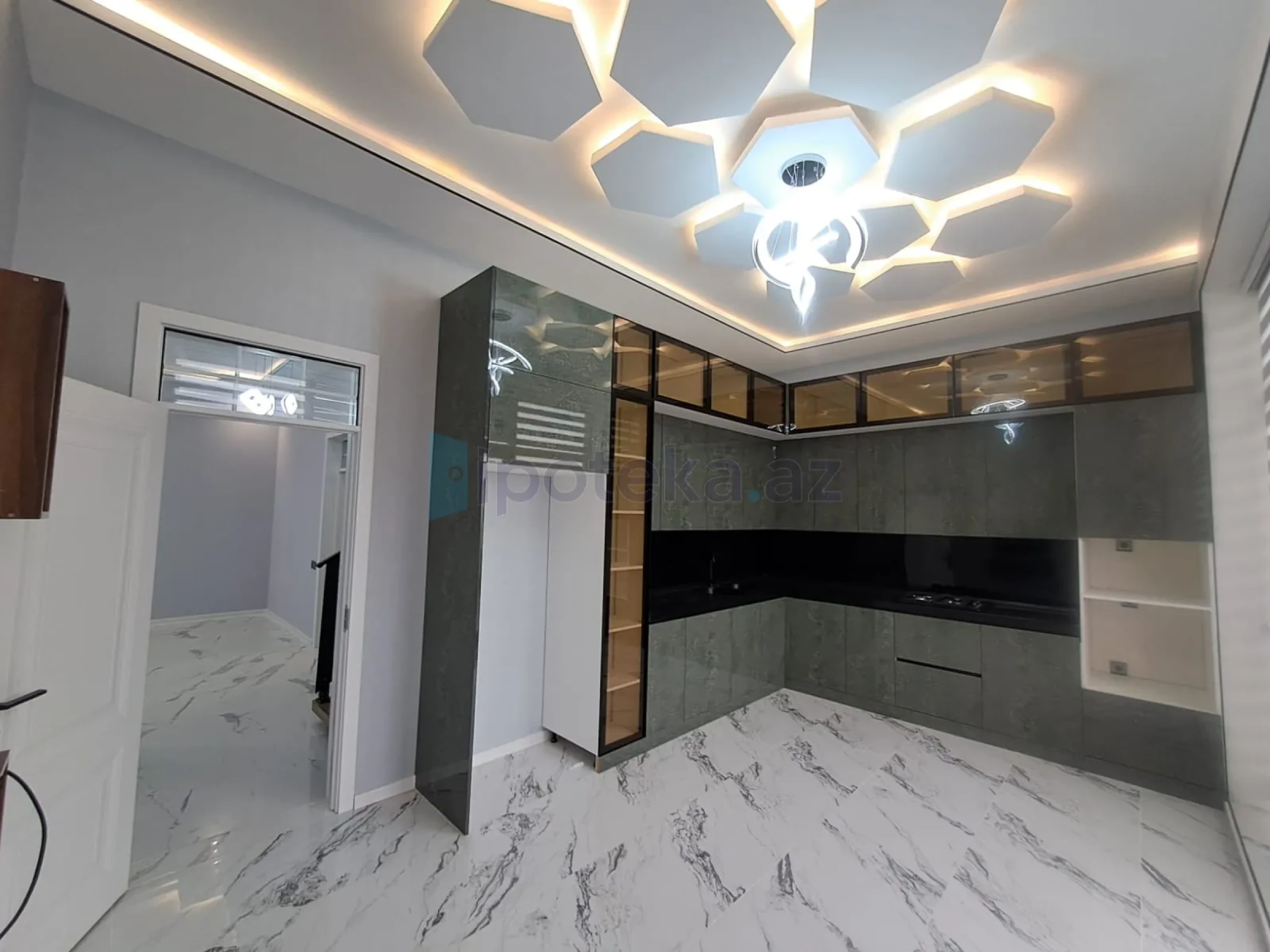 Satılır 5 otaqlı həyət evi 200 m²