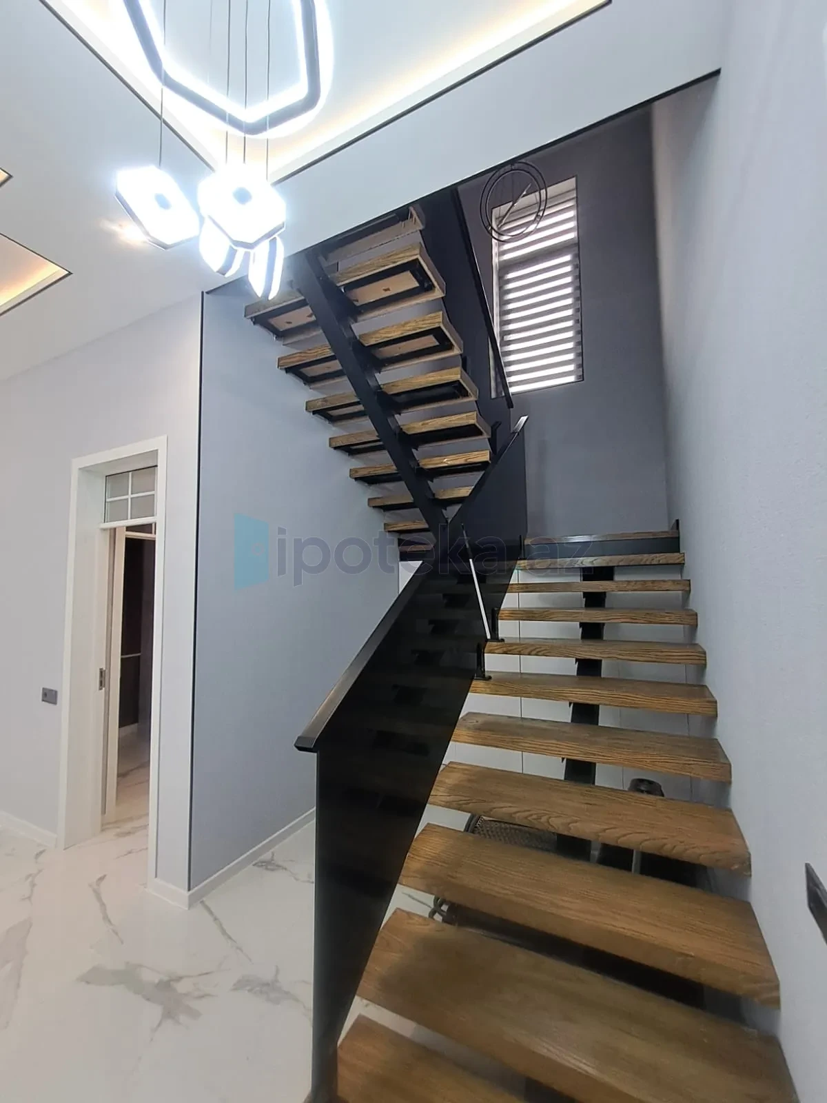 Satılır 5 otaqlı həyət evi 200 m²