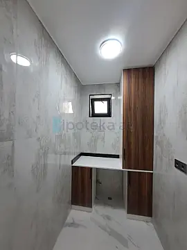 Satılır 5 otaqlı həyət evi 200 m²