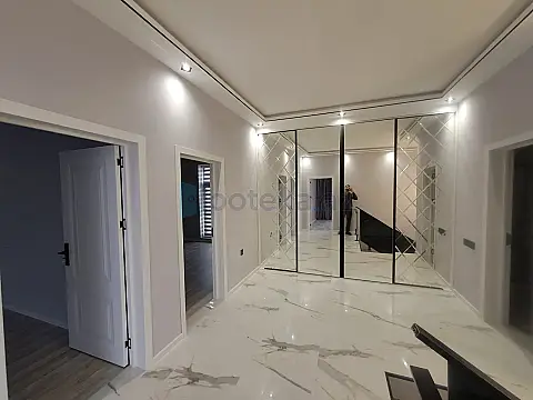 Satılır 5 otaqlı həyət evi 200 m²