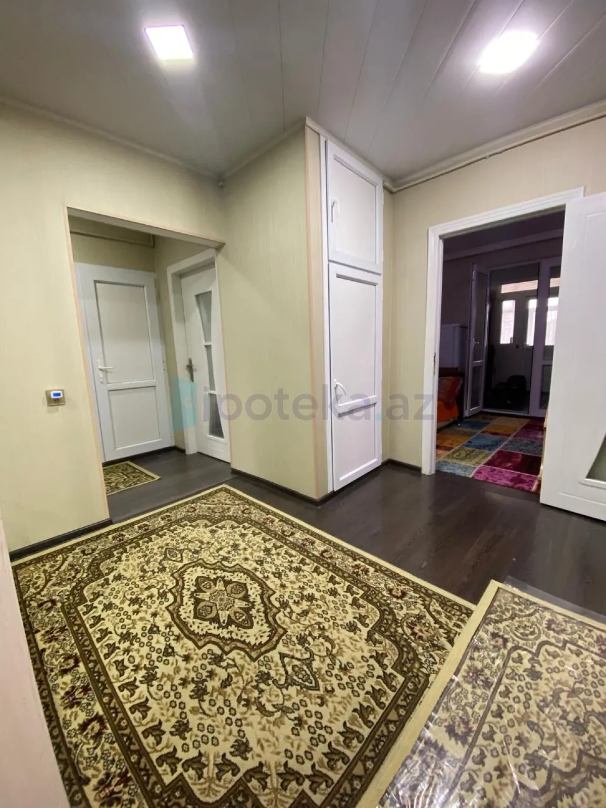 Satılır 4 otaqlı köhnə tikili 110 m²