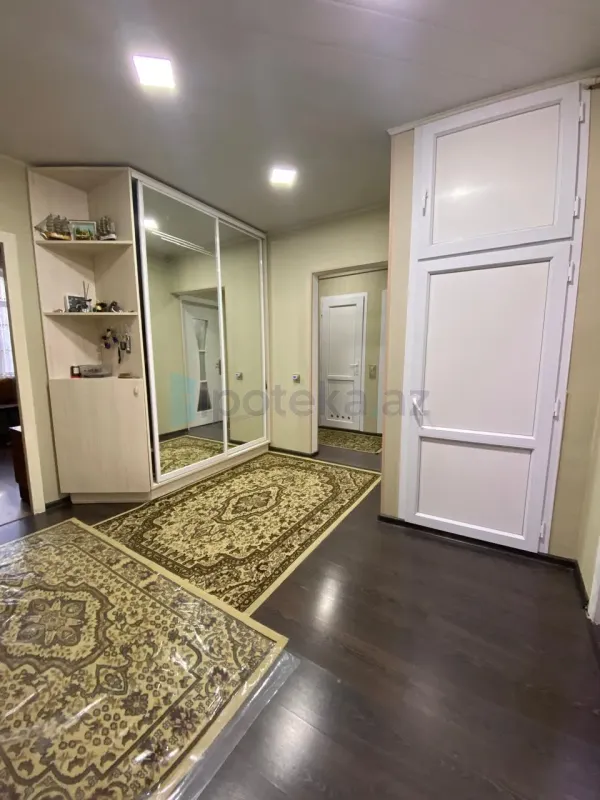 Satılır 4 otaqlı köhnə tikili 110 m²