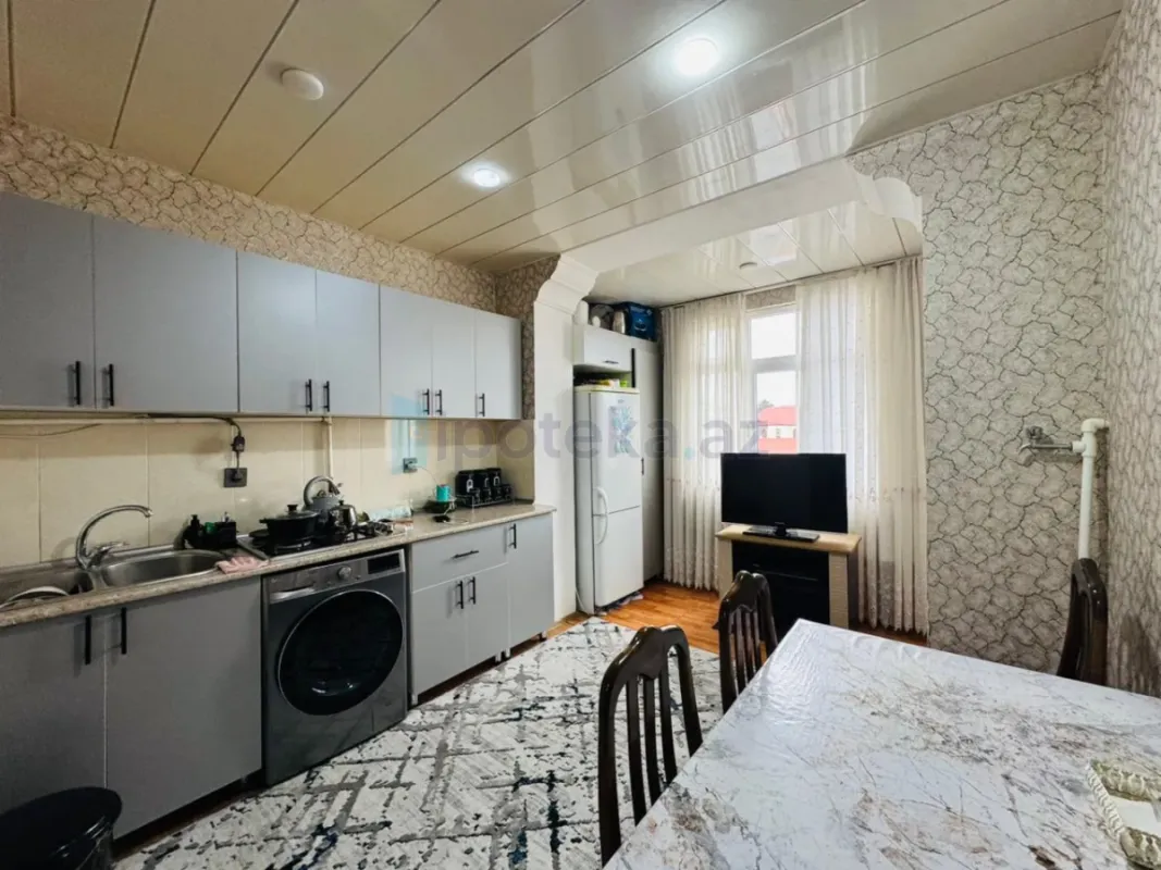 Satılır 4 otaqlı köhnə tikili 100 m²