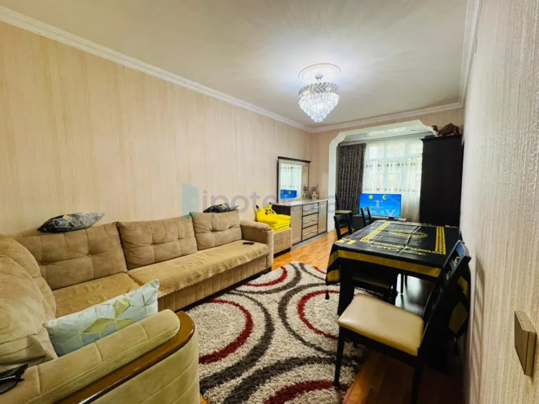 Satılır 4 otaqlı köhnə tikili 100 m²