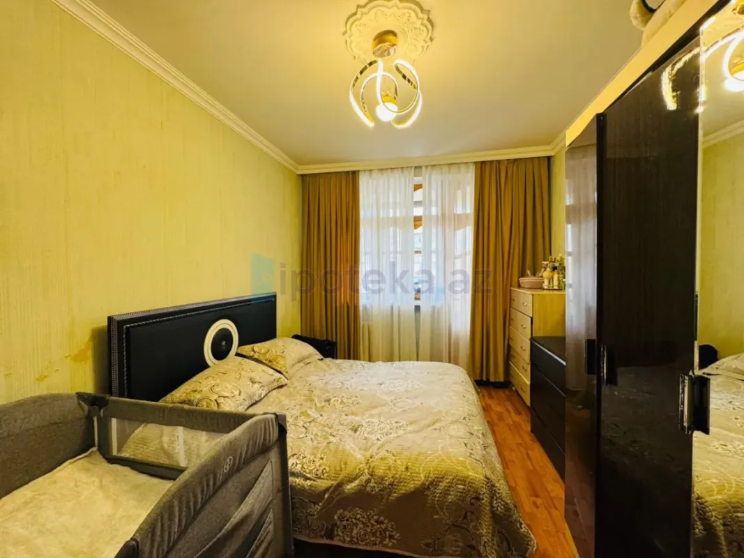 Satılır 4 otaqlı köhnə tikili 100 m²