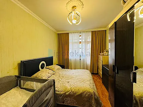 Satılır 4 otaqlı köhnə tikili 100 m²