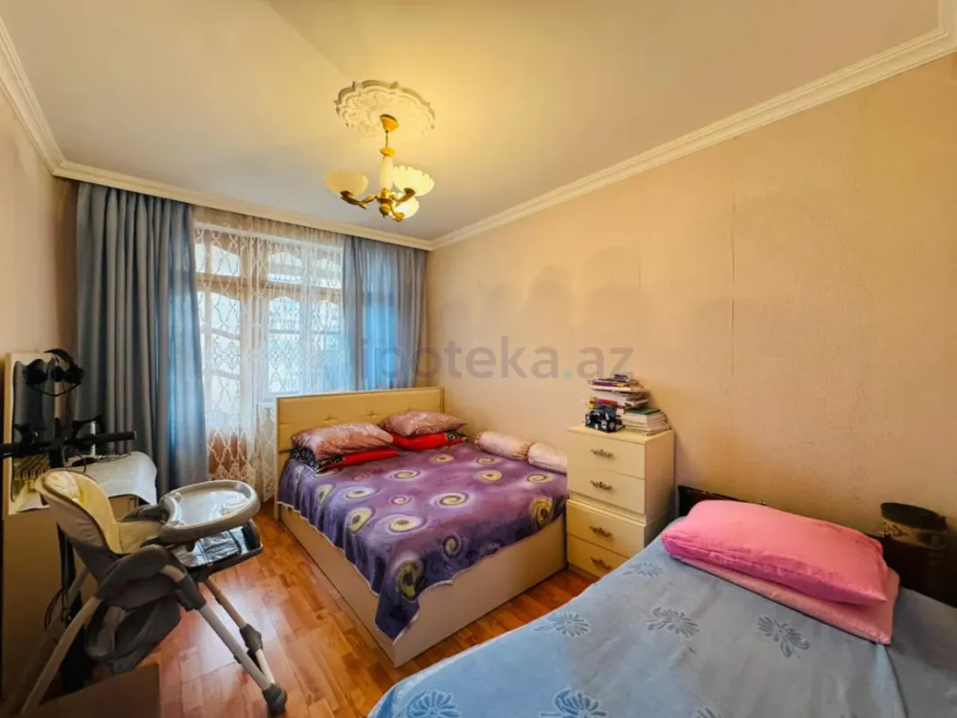 Satılır 4 otaqlı köhnə tikili 100 m²