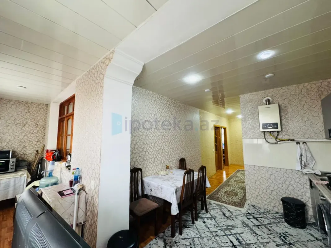 Satılır 4 otaqlı köhnə tikili 100 m²