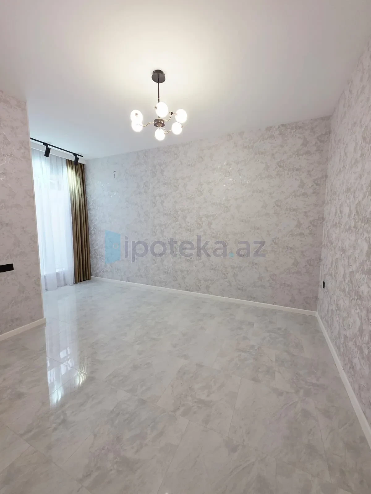 Satılır 4 otaqlı mənzil 150 m²