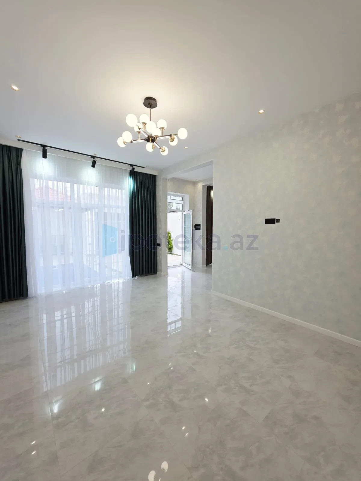 Satılır 4 otaqlı mənzil 150 m²