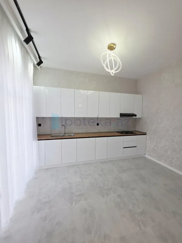 Satılır 4 otaqlı mənzil 150 m²