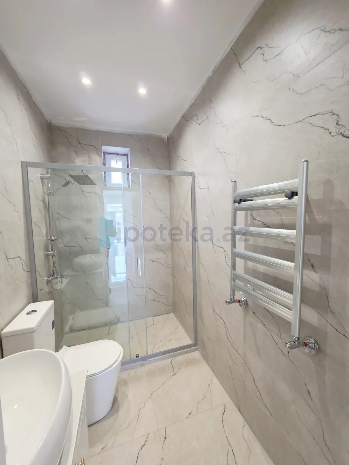 Satılır 4 otaqlı mənzil 150 m²
