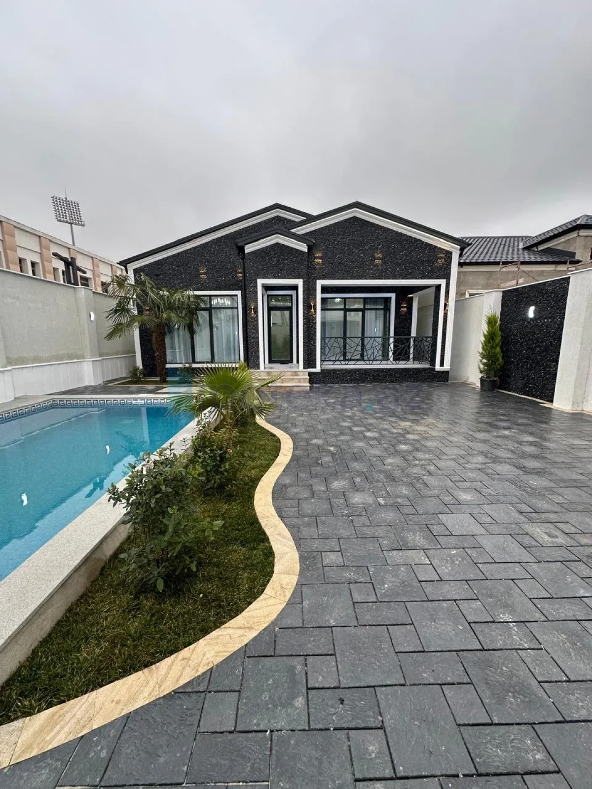 Satılır 4 otaqlı həyət evi 160 m²