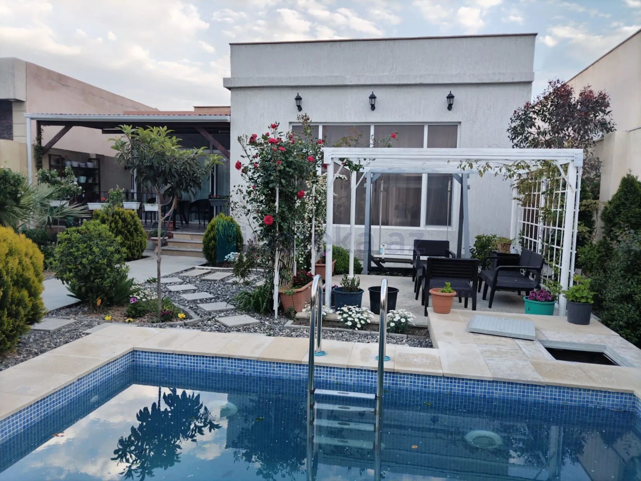 Satılır 3 otaqlı mənzil 120 m²