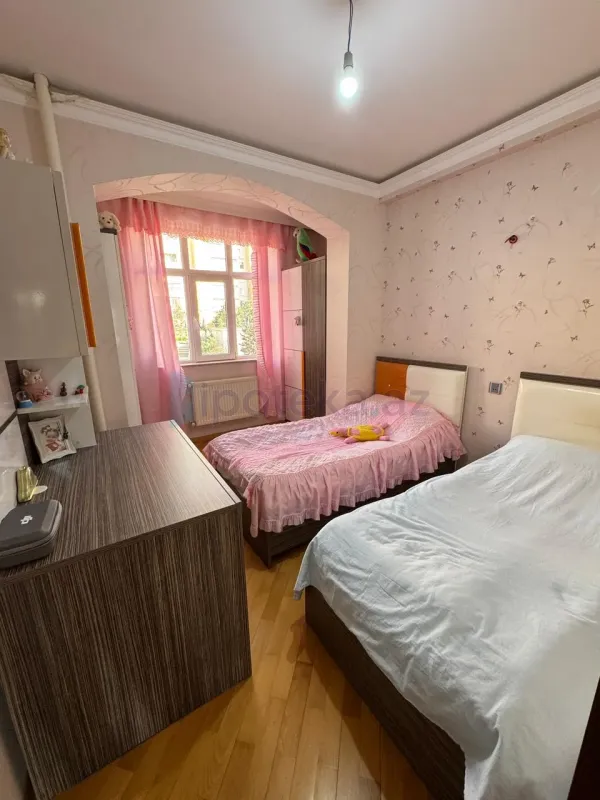 Satılır 3 otaqlı köhnə tikili 80 m²
