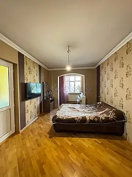 Satılır 3 otaqlı köhnə tikili 80 m²