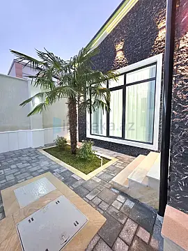 Satılır 4 otaqlı mənzil 160 m²