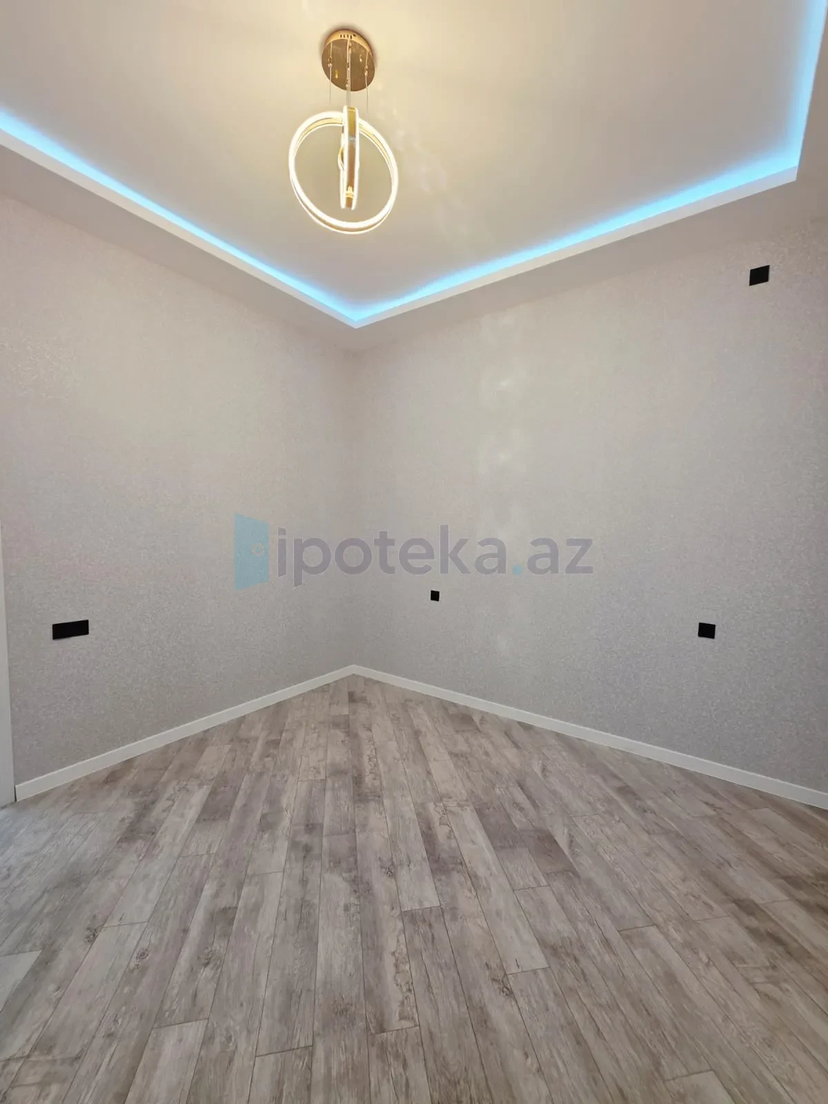 Satılır 4 otaqlı mənzil 160 m²