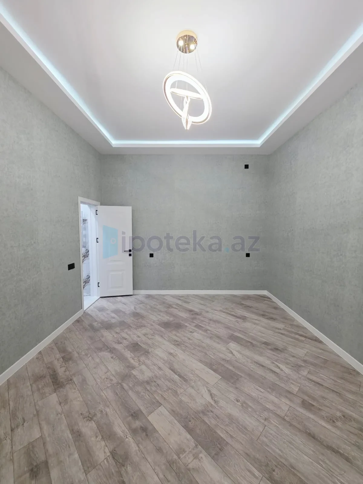 Satılır 4 otaqlı mənzil 160 m²