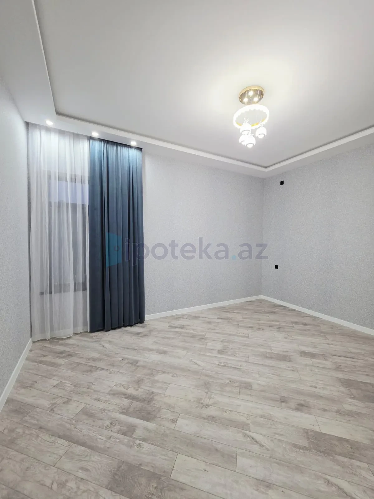 Satılır 4 otaqlı mənzil 160 m²