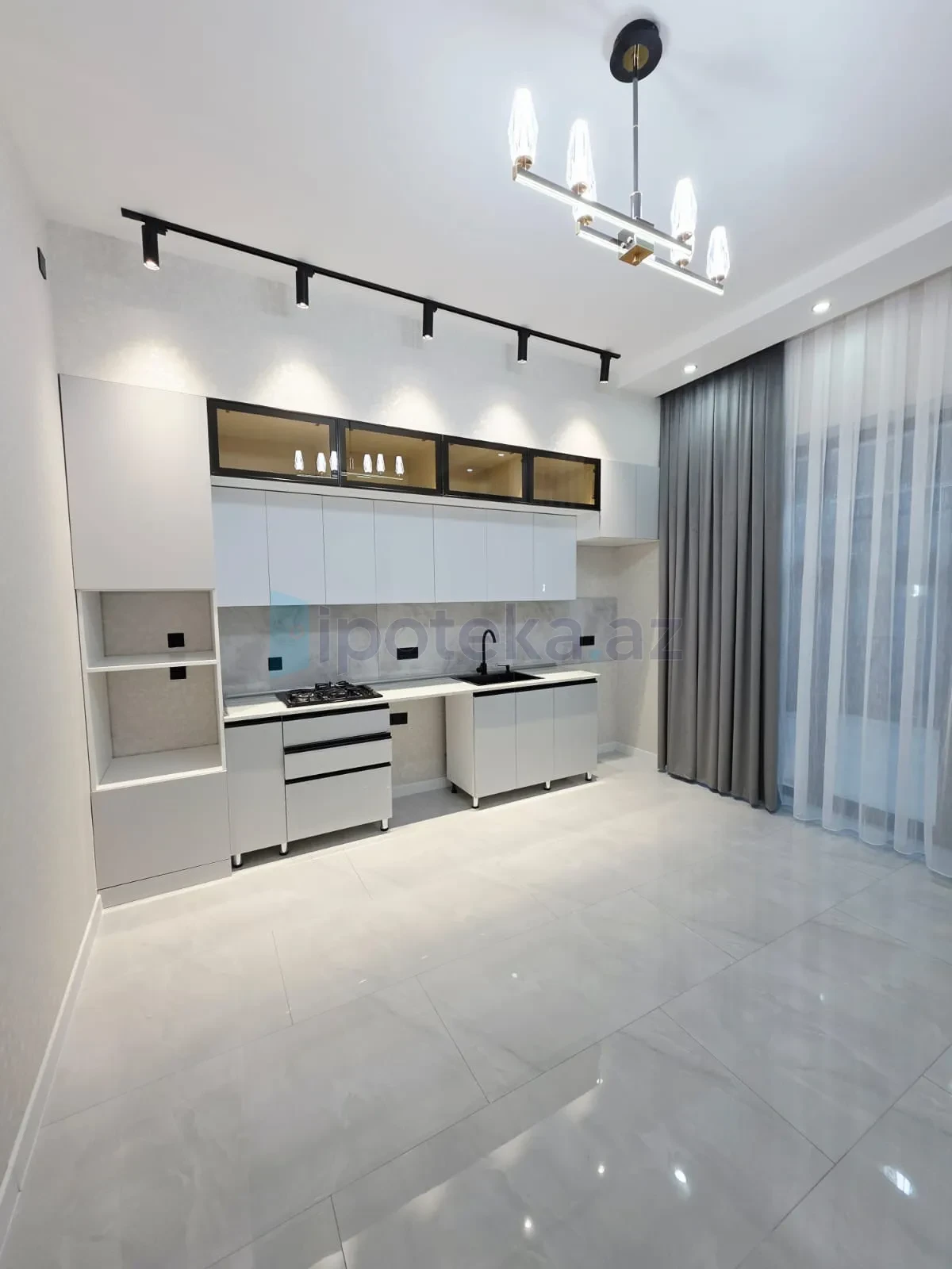 Satılır 4 otaqlı mənzil 160 m²