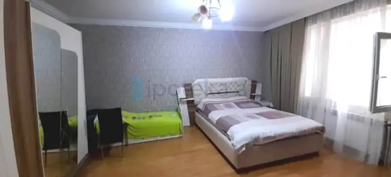 Satılır 6 otaqlı həyət evi 240 m²