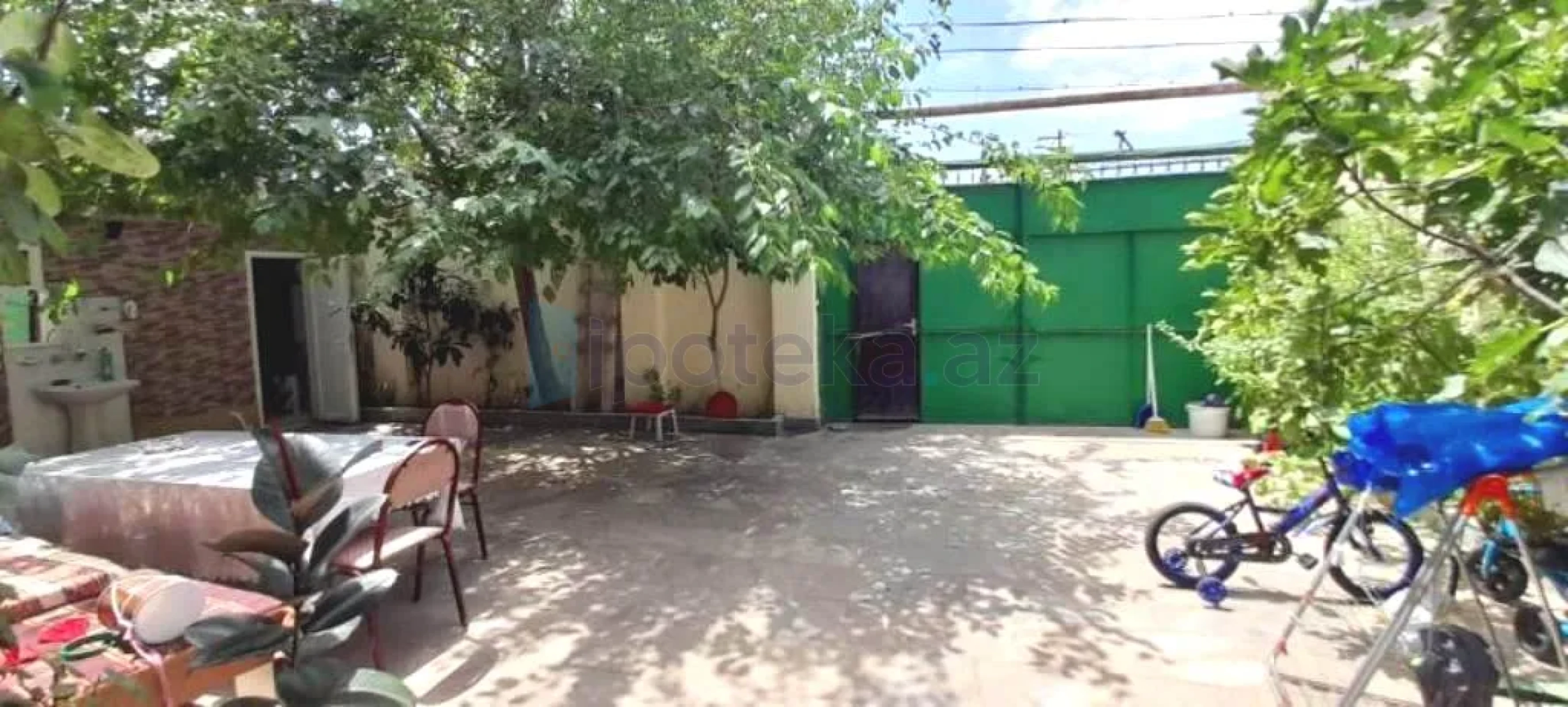 Satılır 6 otaqlı həyət evi 240 m²