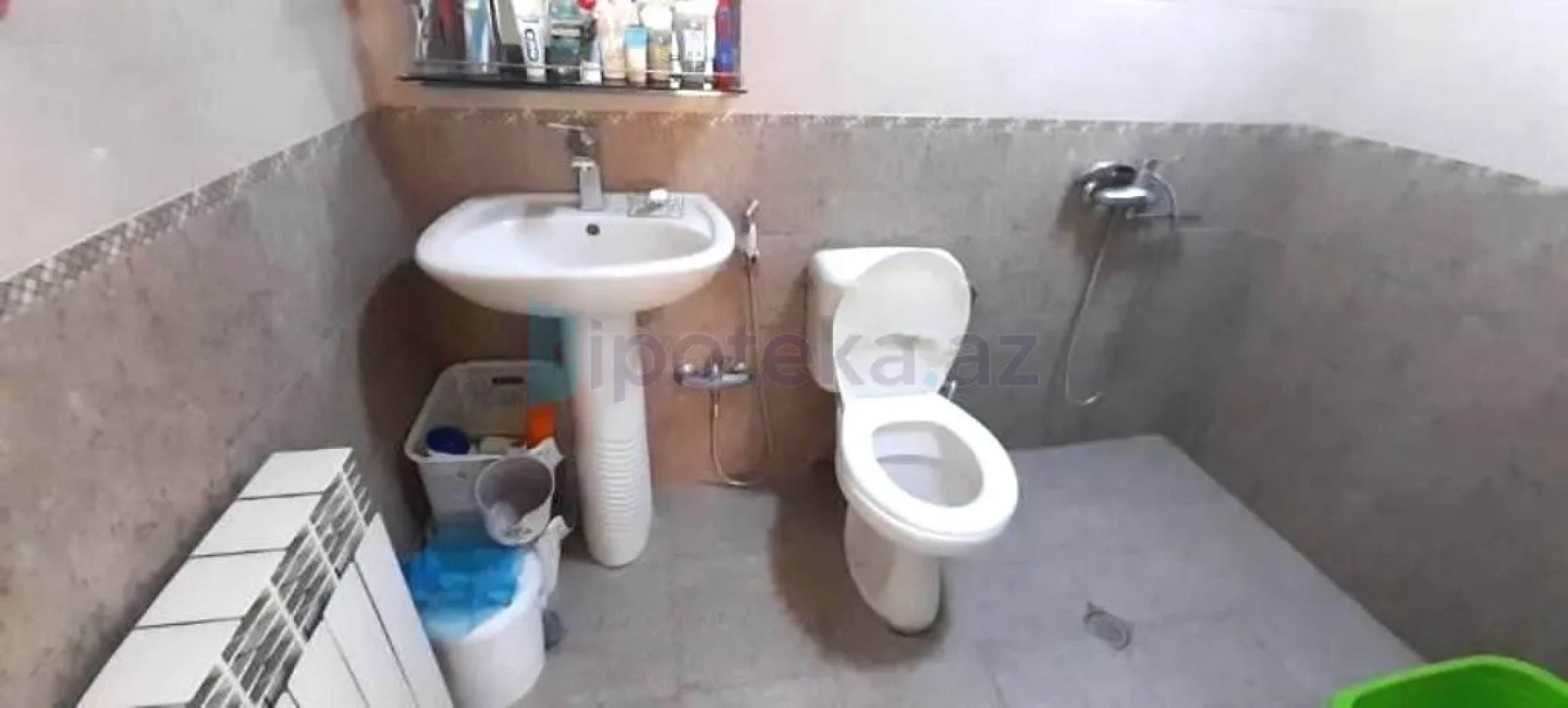 Satılır 6 otaqlı həyət evi 240 m²