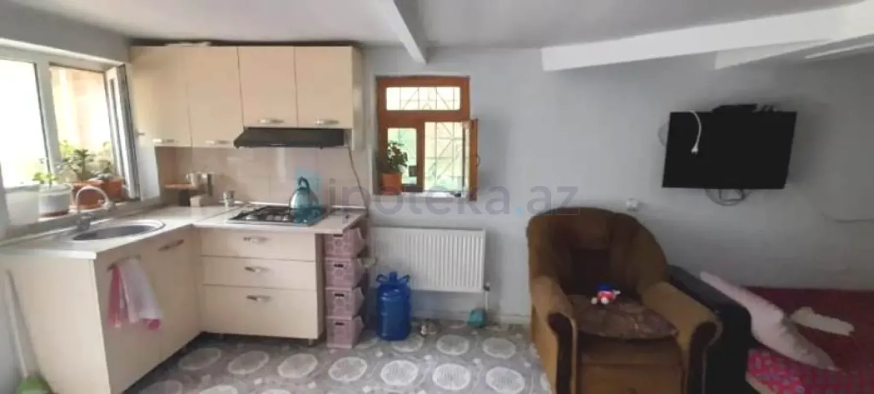 Satılır 6 otaqlı həyət evi 240 m²