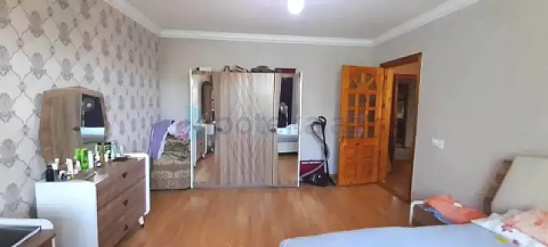 Satılır 6 otaqlı həyət evi 240 m²