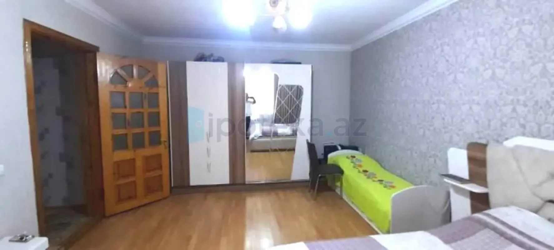 Satılır 6 otaqlı həyət evi 240 m²