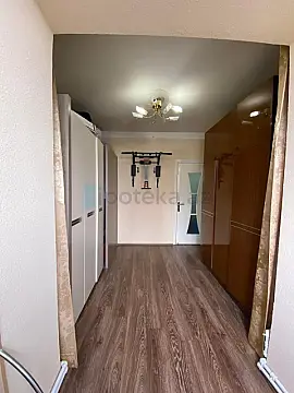 Satılır 4 otaqlı köhnə tikili 110 m²