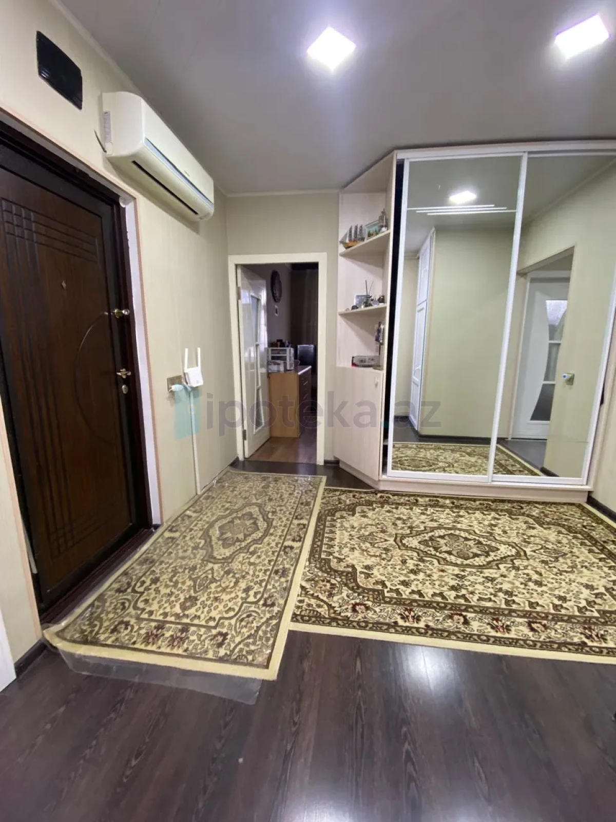 Satılır 4 otaqlı köhnə tikili 110 m²