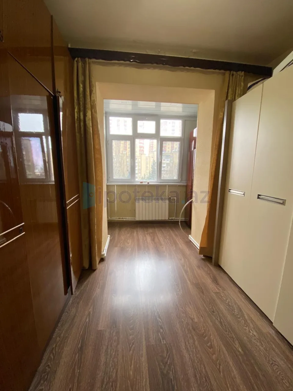 Satılır 4 otaqlı köhnə tikili 110 m²