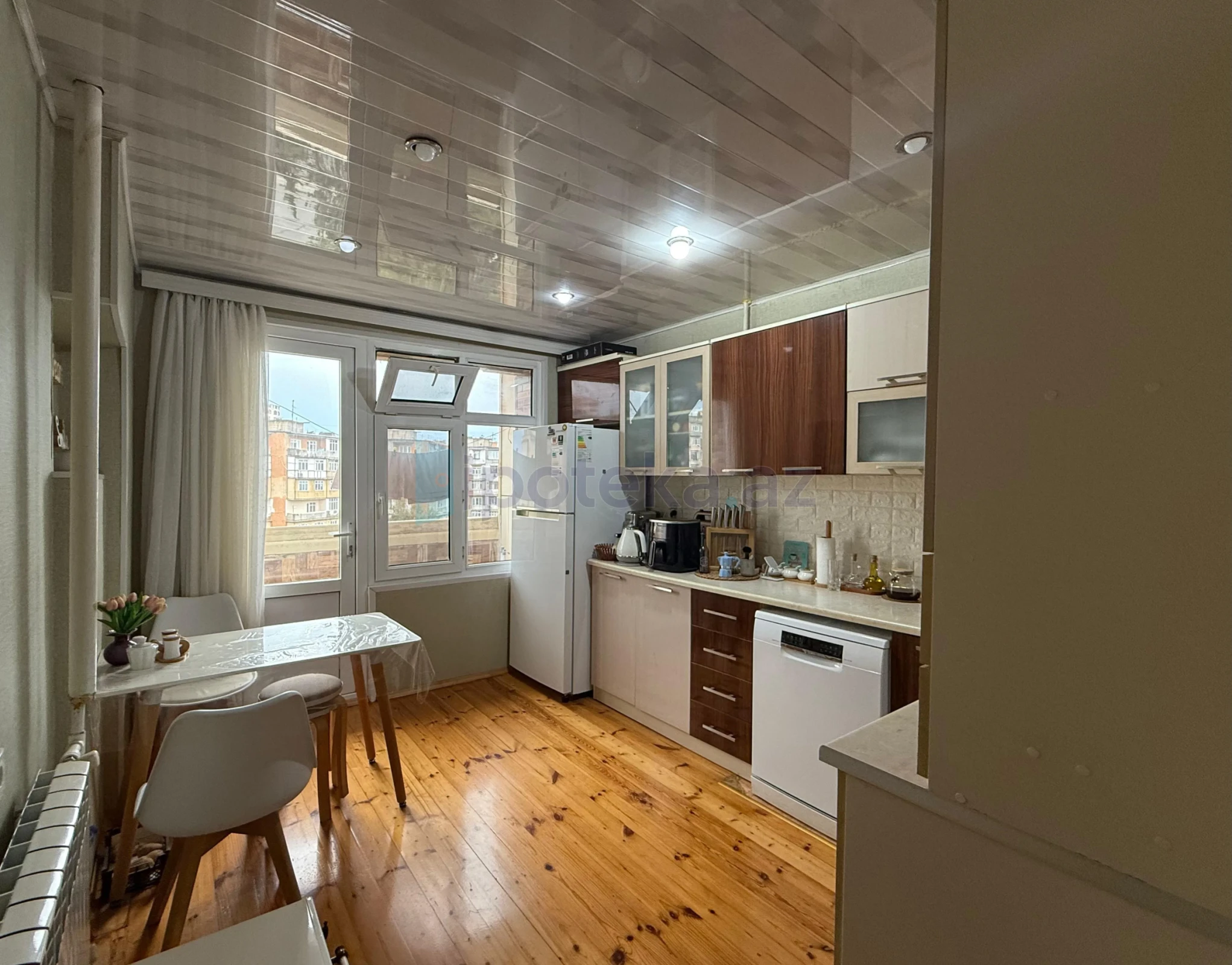 Satılır 2 otaqlı köhnə tikili 50 m²