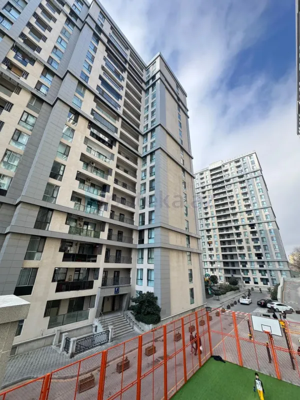 Satılır 3 otaqlı yeni tikili 100 m²