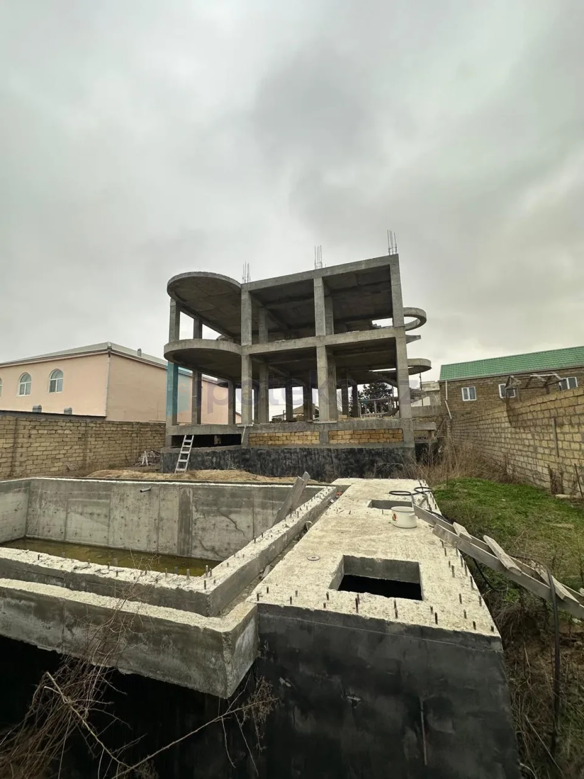 Satılır 7 otaqlı həyət evi 470 m²