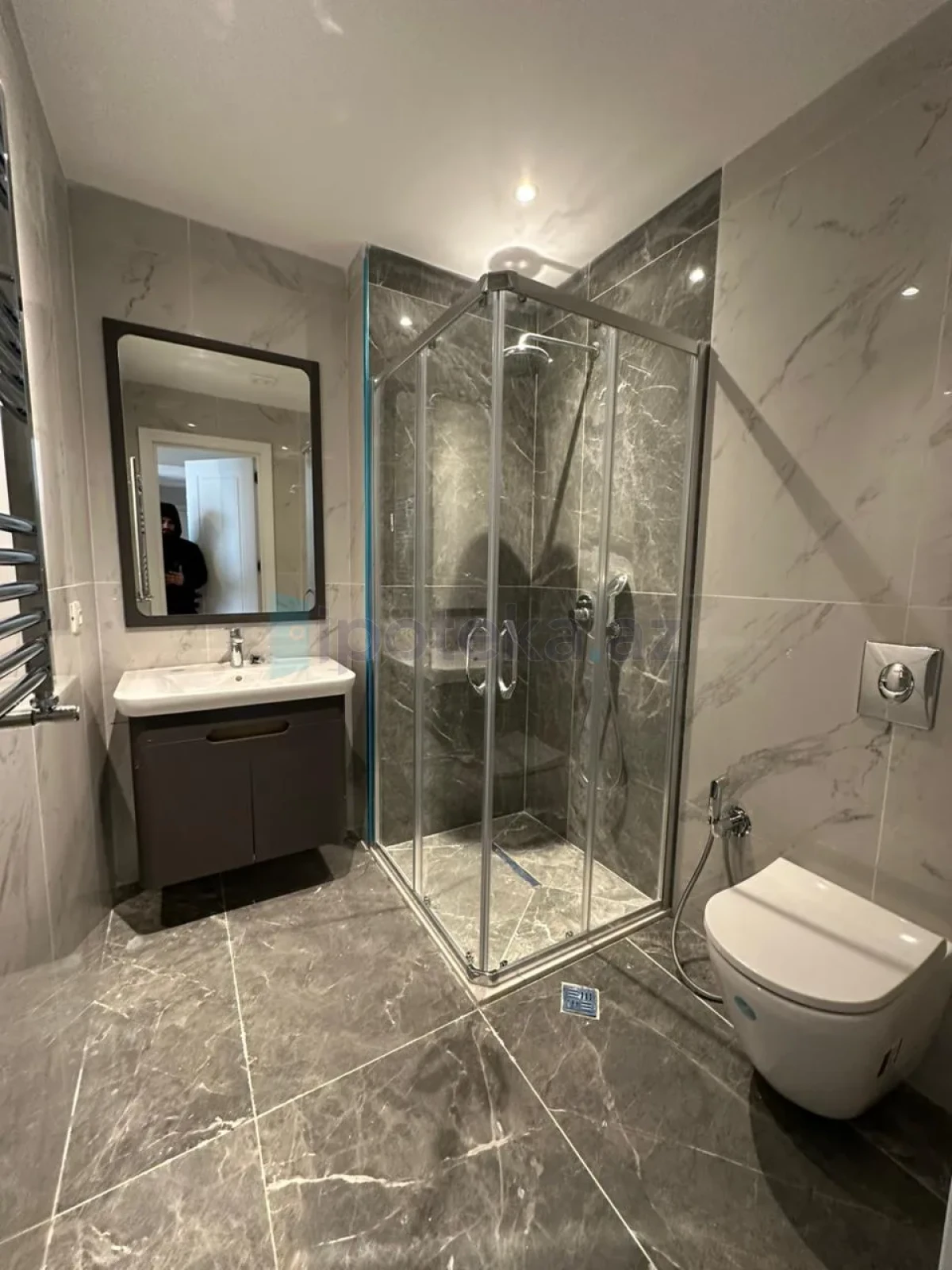 Satılır 4 otaqlı yeni tikili 120 m²