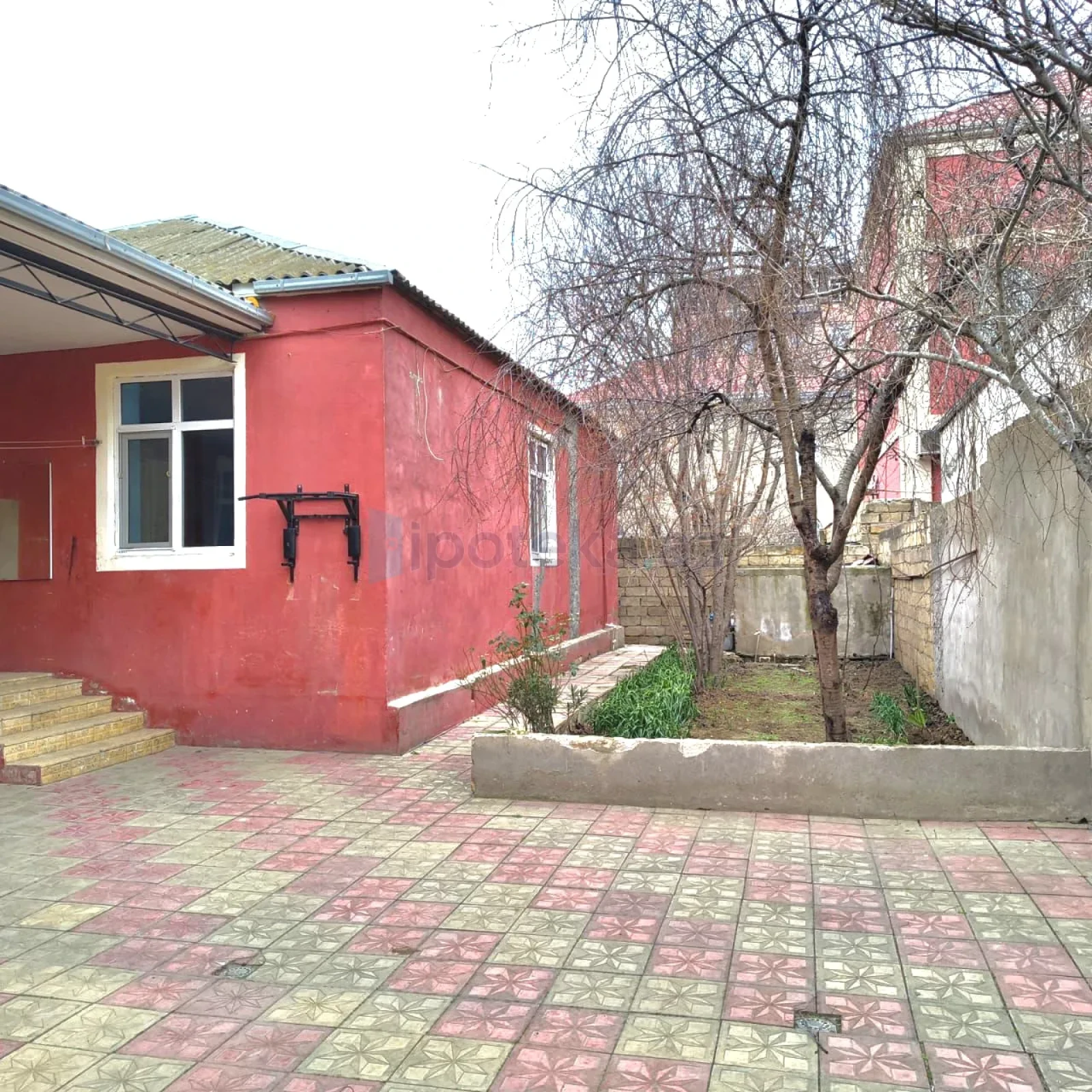 Satılır 5 otaqlı həyət evi 127 m²
