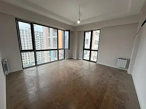 Satılır 3 otaqlı yeni tikili 82.03 m²