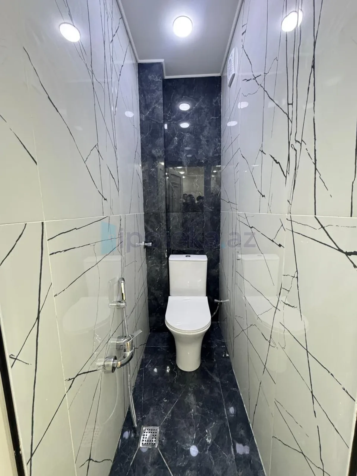 Satılır 2 otaqlı köhnə tikili 60 m²