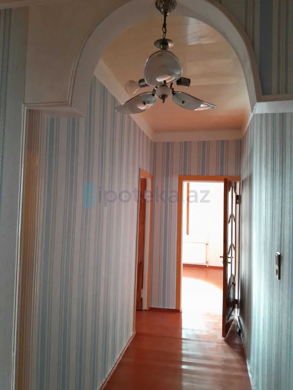 Satılır 2 otaqlı köhnə tikili 71 m²