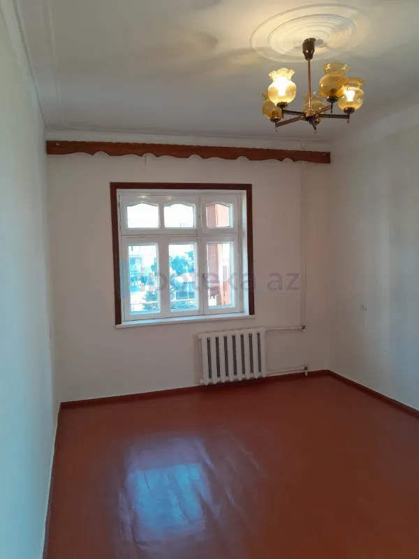 Satılır 2 otaqlı köhnə tikili 71 m²
