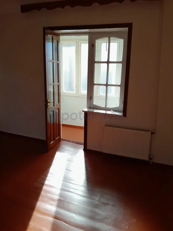 Satılır 2 otaqlı köhnə tikili 71 m²
