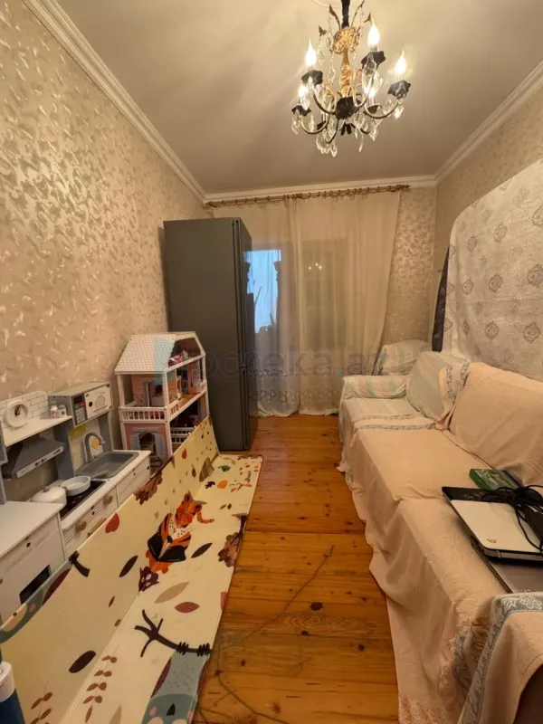 Satılır 8 otaqlı həyət evi 300 m²