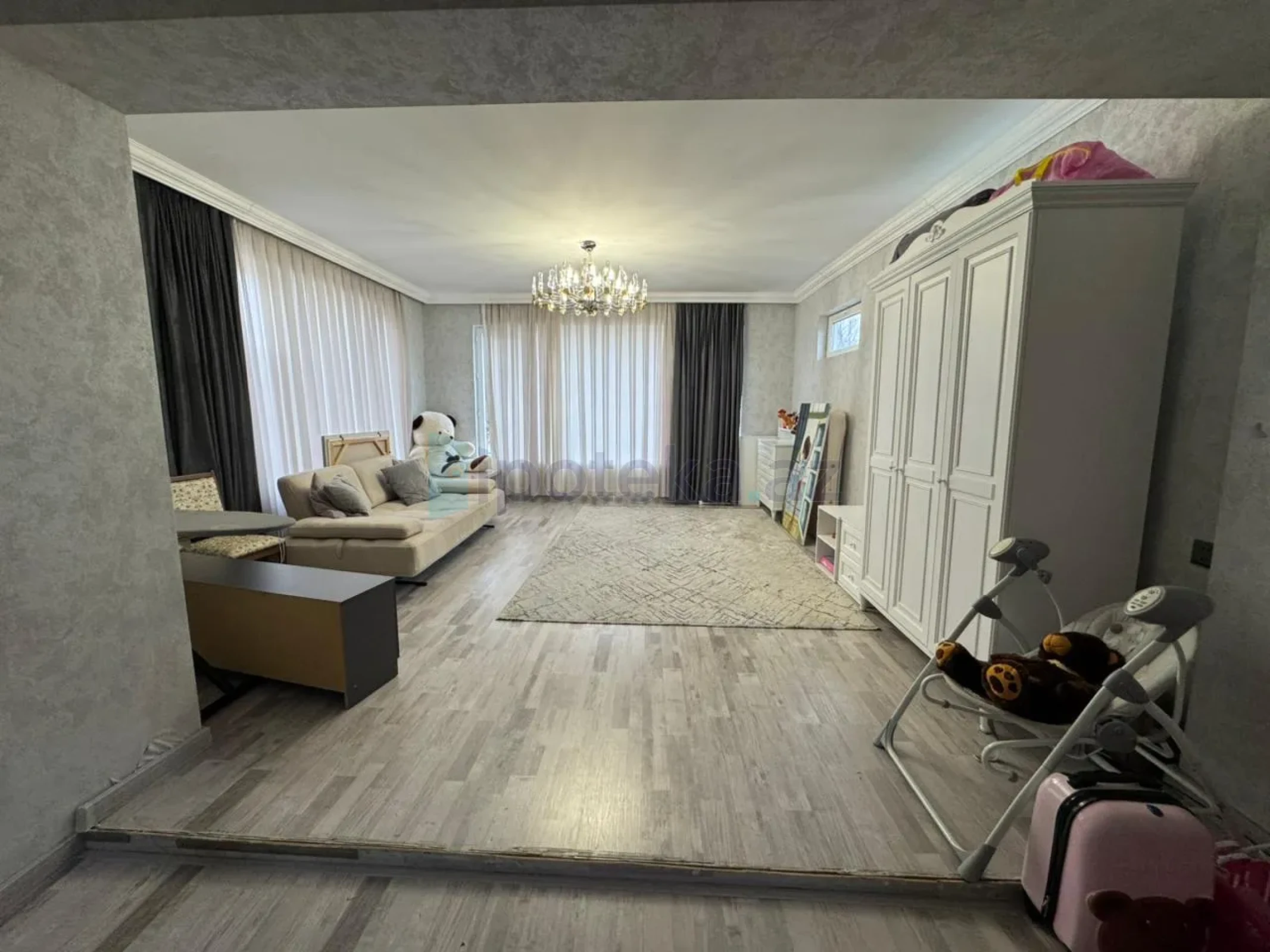Satılır 8 otaqlı həyət evi 300 m²