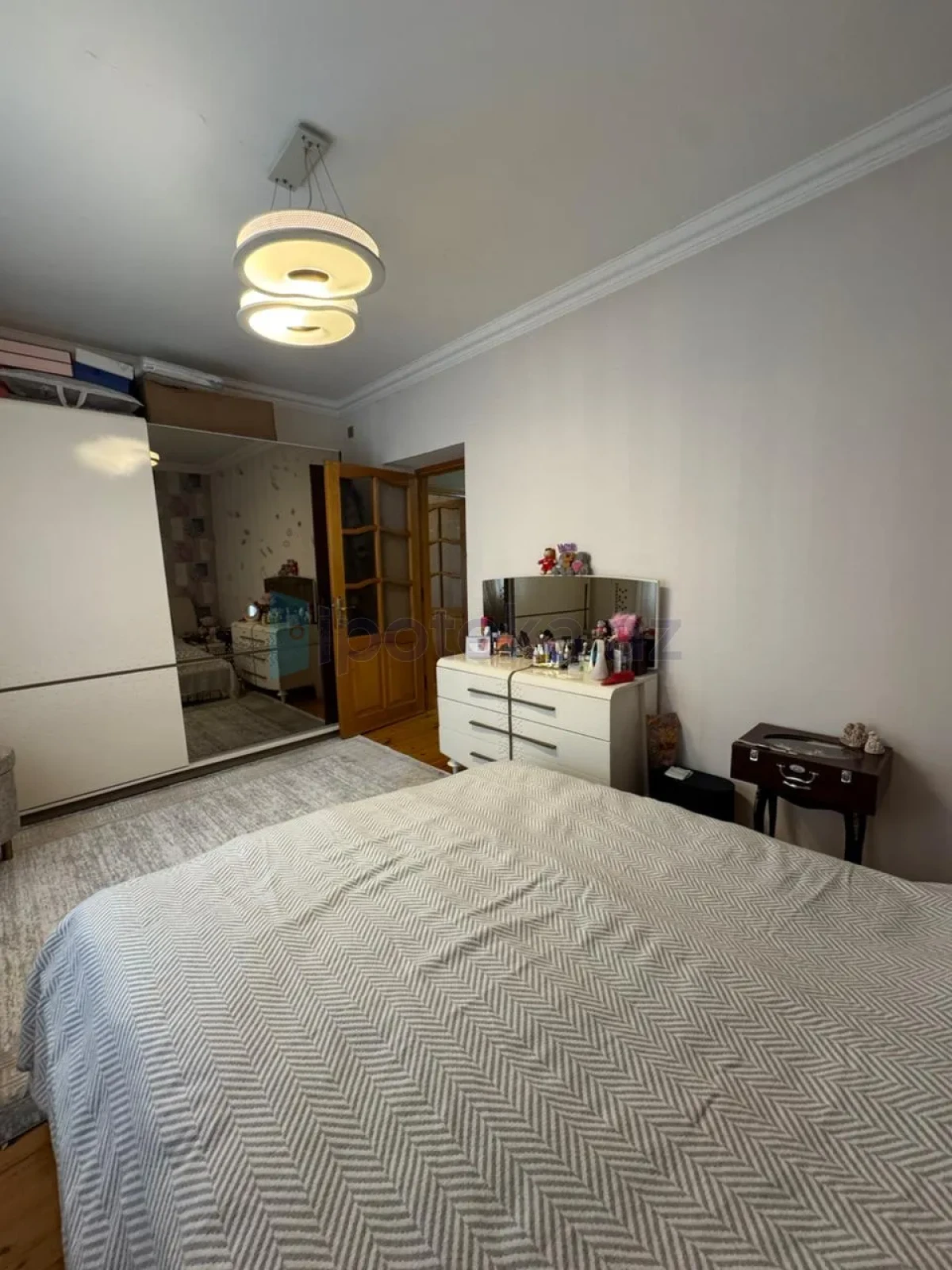 Satılır 8 otaqlı həyət evi 300 m²