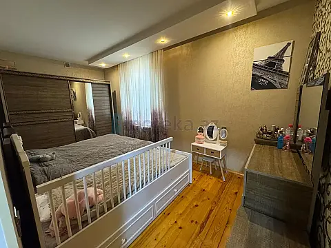 Satılır 8 otaqlı həyət evi 300 m²