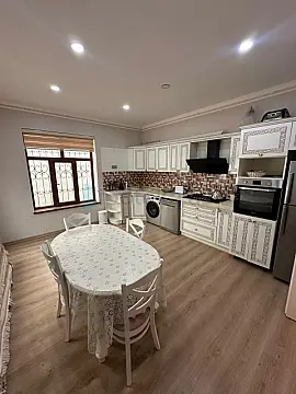 Satılır 6 otaqlı həyət evi 330 m²
