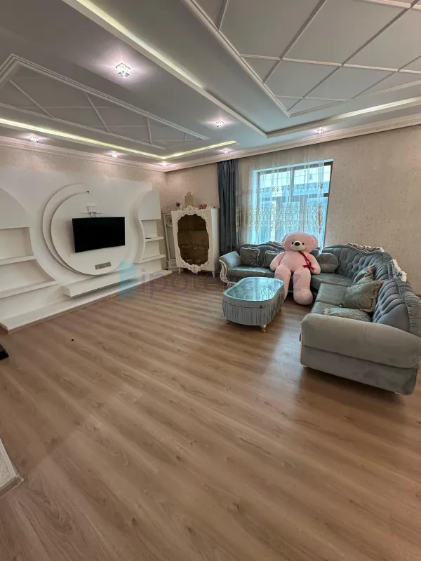 Satılır 6 otaqlı həyət evi 330 m²